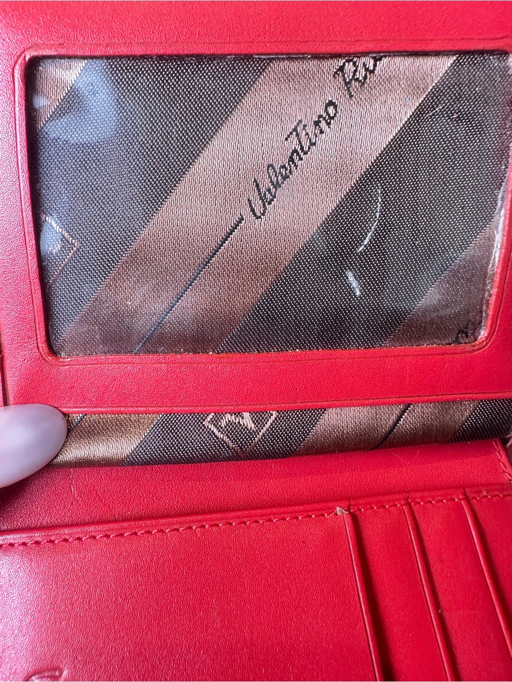 Valentino Rudy Red Textured Wallet - Picture 12 of 16